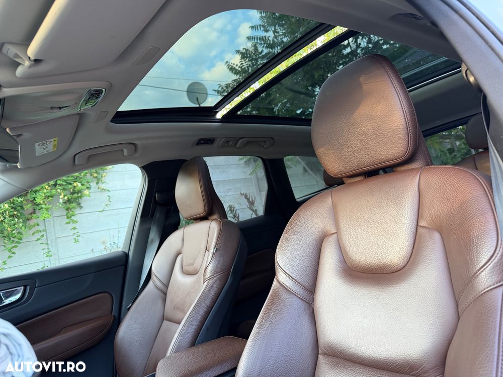Volvo XC 60 T8 Twin Engine AWD Momentum Pro - 17
