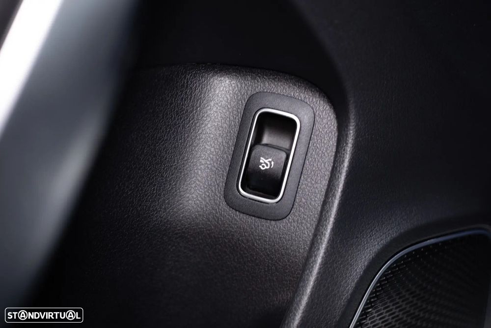 Mercedes-Benz A 180 Limousine d Progressive Aut. - 29