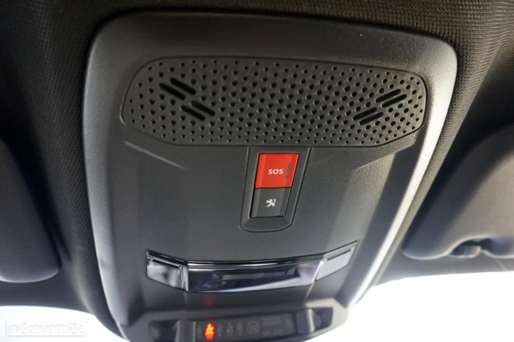 Peugeot 2008 1.2 PureTech GT EAT8 - 26