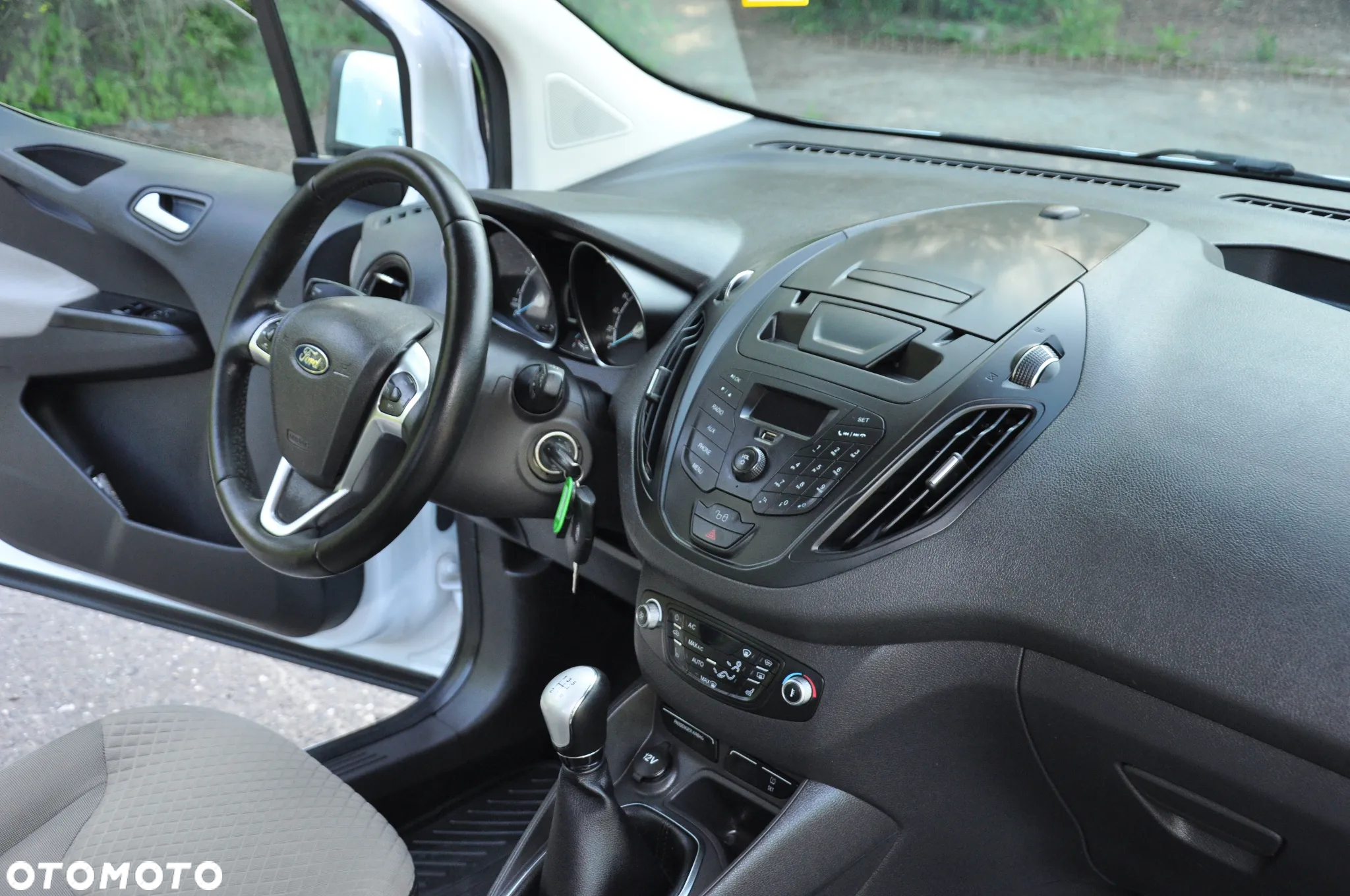 Ford Tourneo Courier - 30