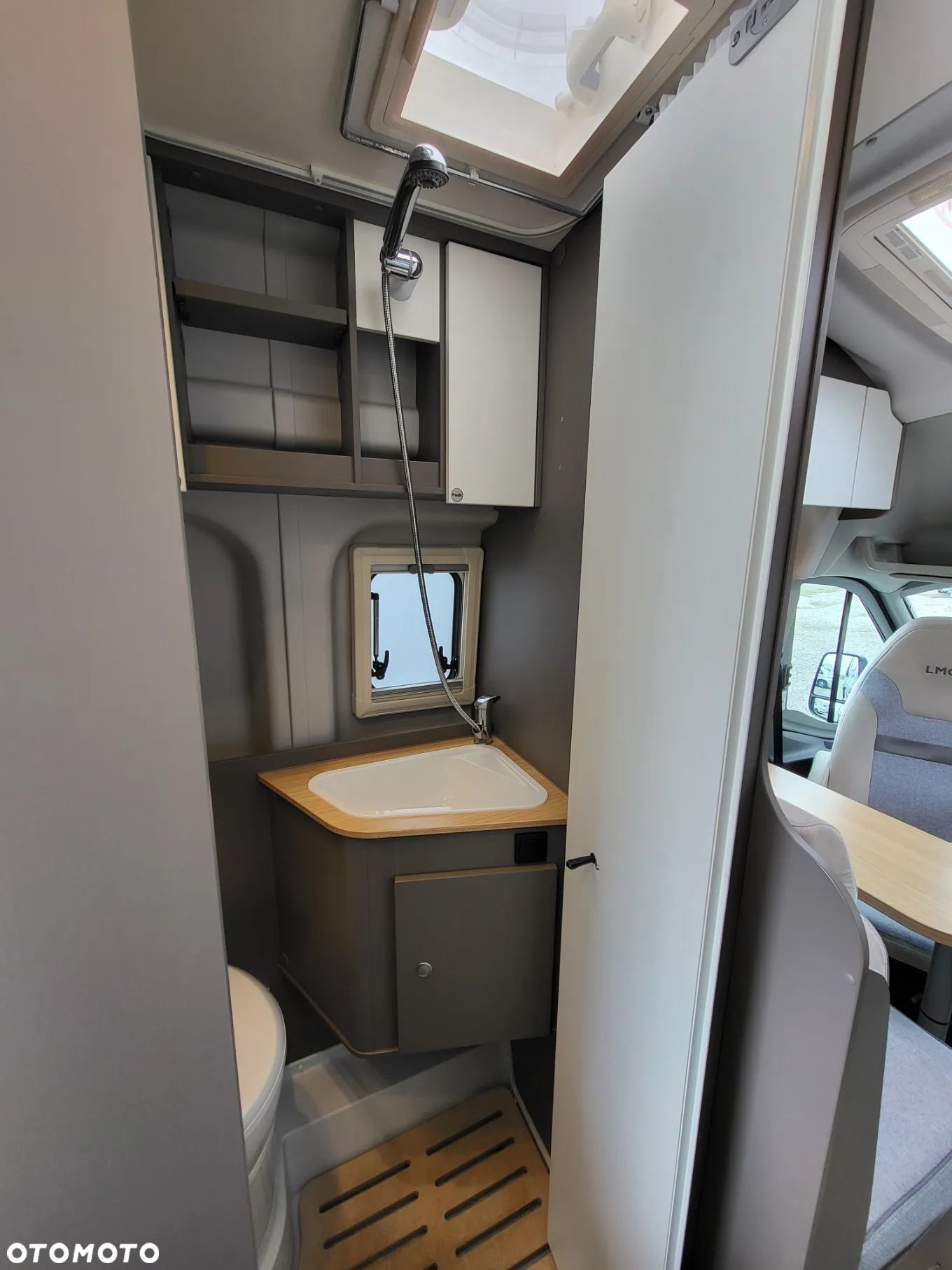 LMC INNOVAN 590 - Kampervan dla 2-3 osób - 33