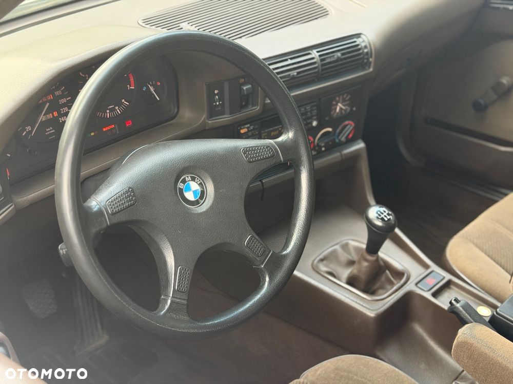 BMW Seria 5 520 i - 21