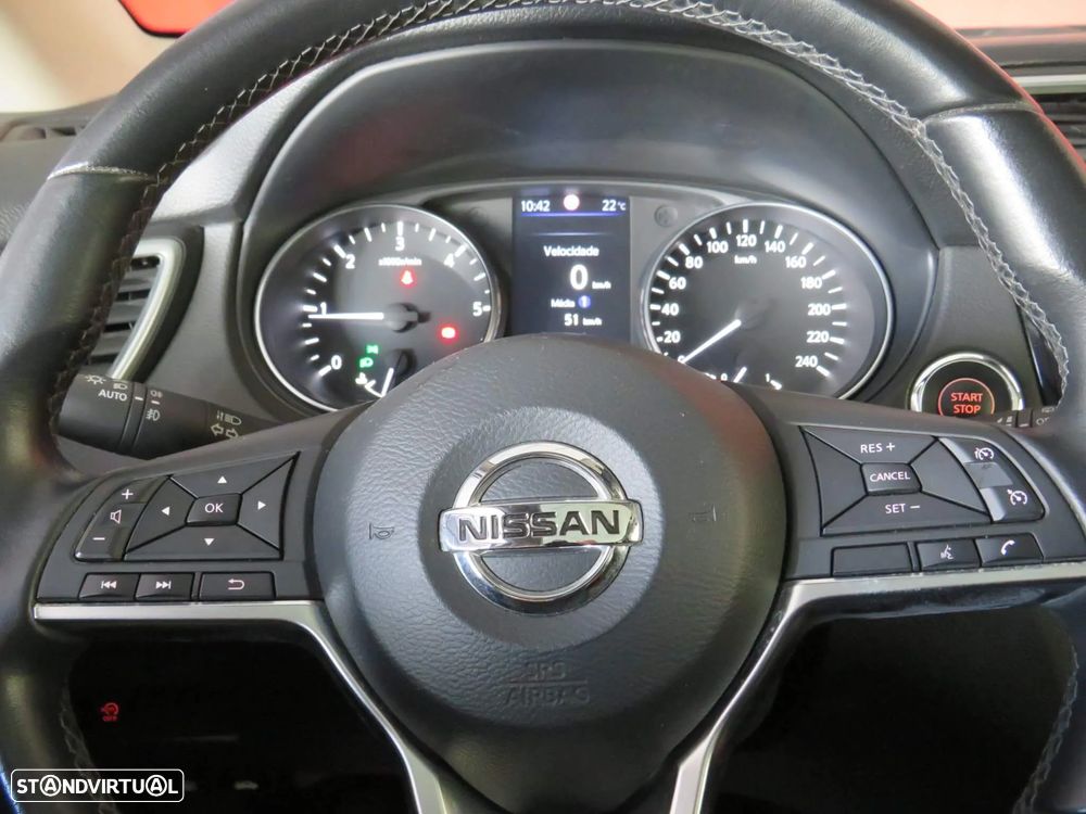 Nissan Qashqai 1.5 dCi N-Connecta J18+Led - 18
