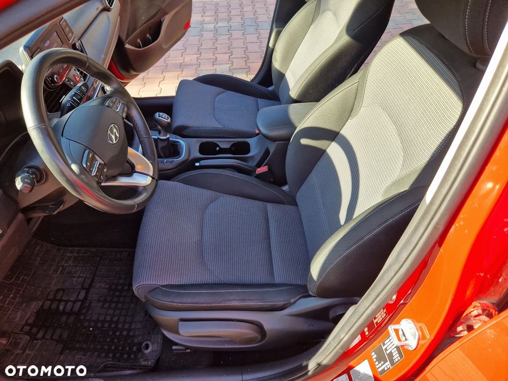 Hyundai i30 1.5 DPI Classic + - 19