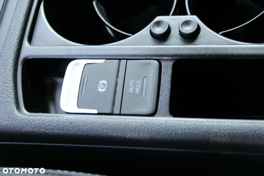 Volkswagen Touran - 24