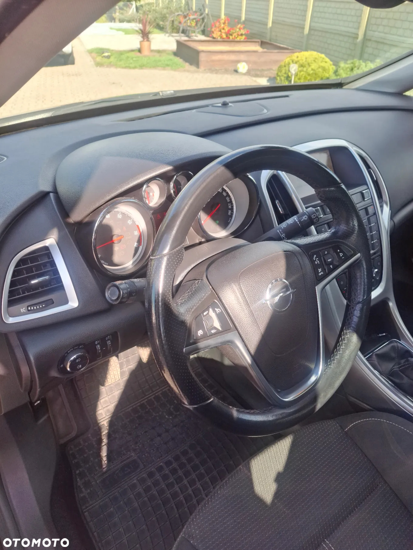 Opel Astra GTC 1.6 Turbo Edition - 14