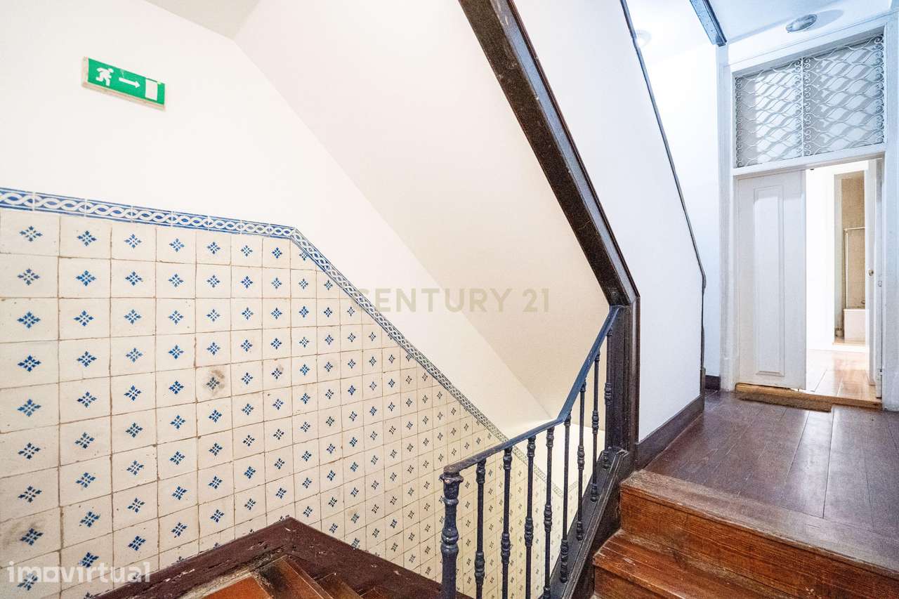 Apartamento T1 totalmente renovado, com charme e traça histórica, na B - Grande imagem: 3/27