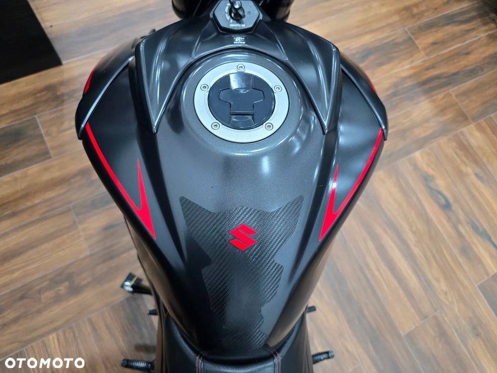 Suzuki GSX - 15