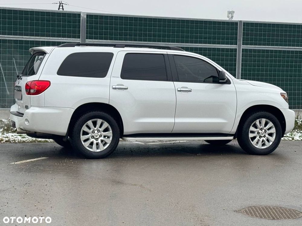 Toyota Sequoia - 8