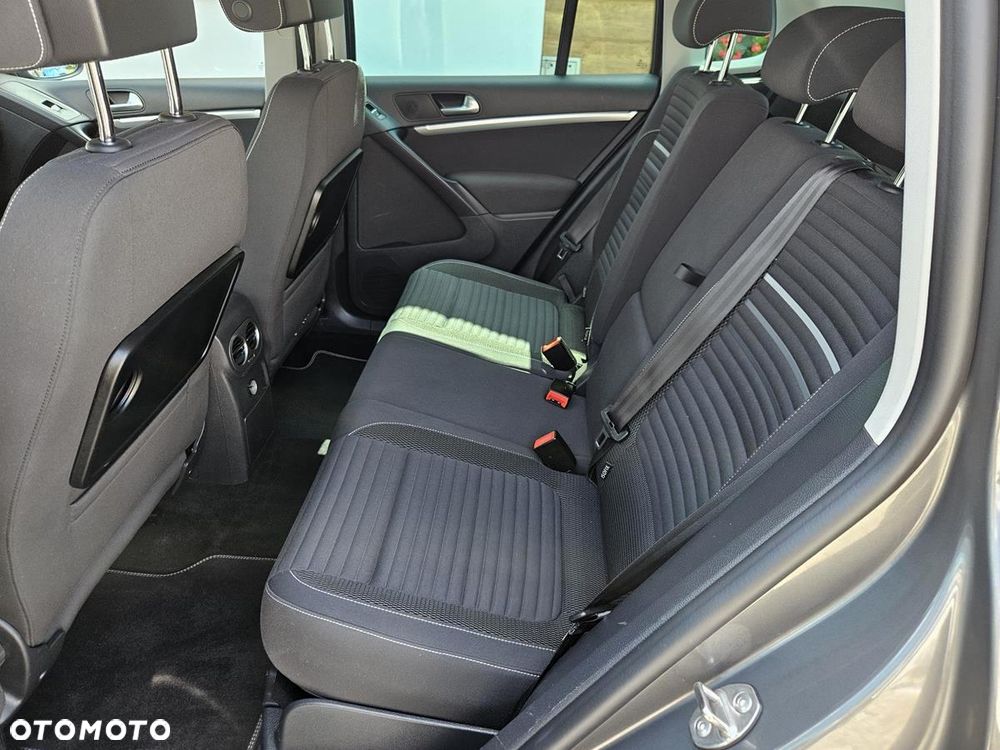 Volkswagen Tiguan 2.0 TDI DPF 4Motion BlueMotion Technology DSG Exclusive - 25