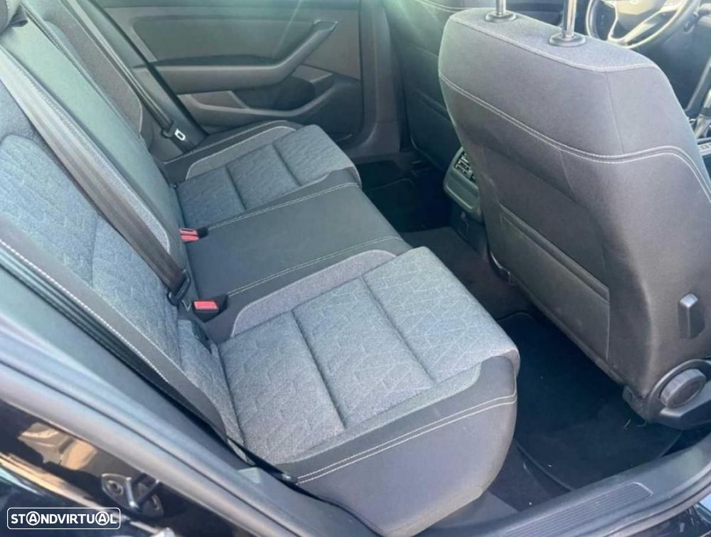 VW Passat Variant 2.0 TDI Business DSG - 6