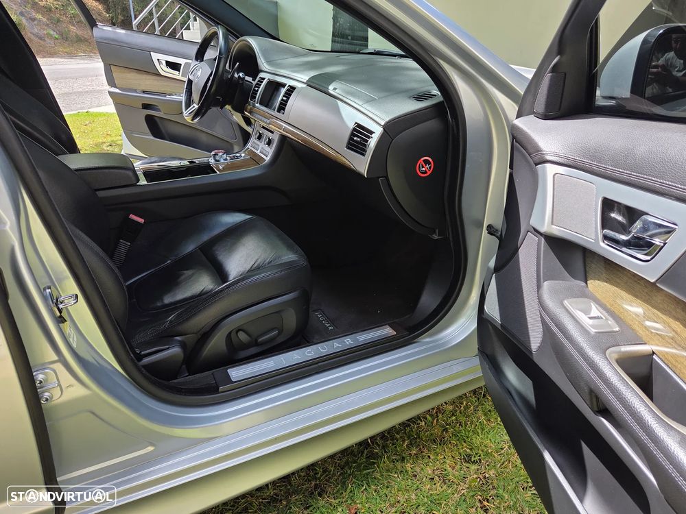 Jaguar XF Sportbrake 2.2 - 19
