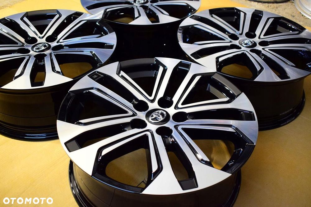 TOYOTA 18 RAV4 V Nowy Model Oryginał Jak Nowe - 3