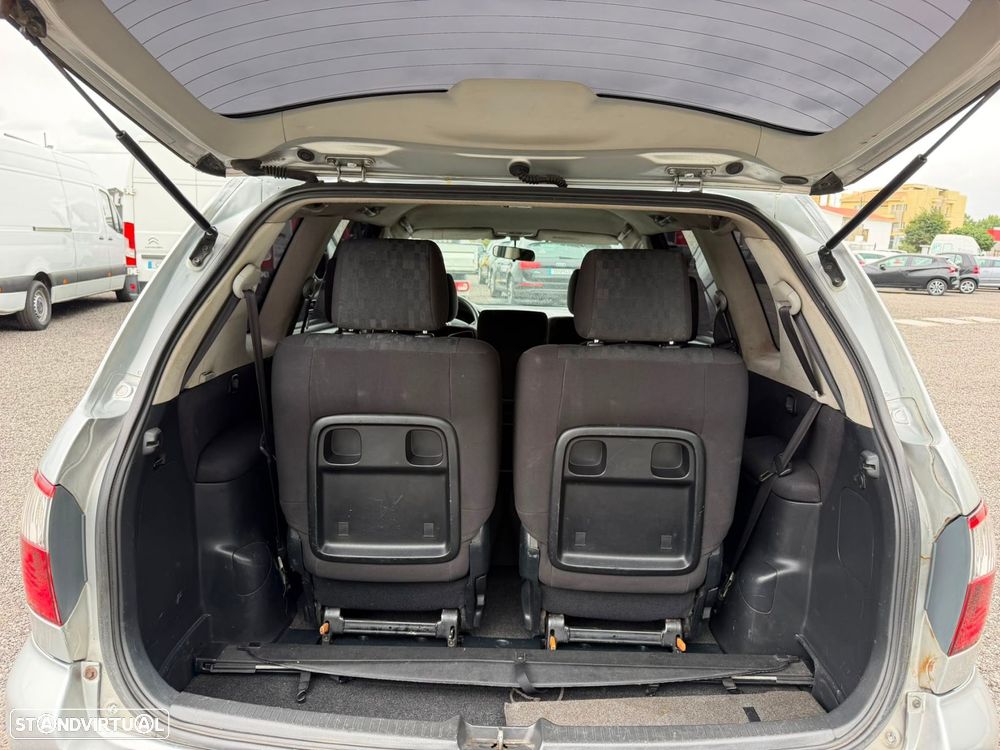 Toyota Avensis Verso 2.0 D-4D - 11