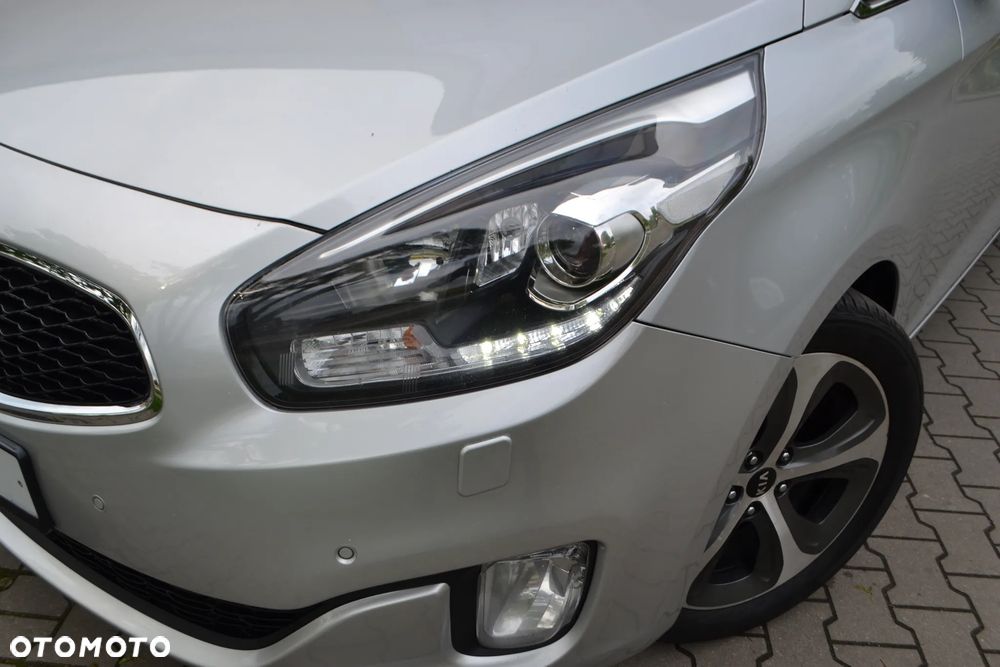 Kia Carens - 9