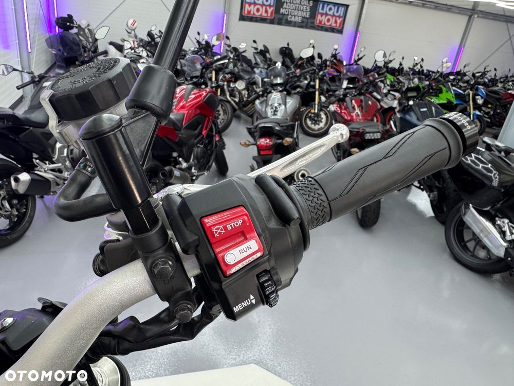 Yamaha MT - 28