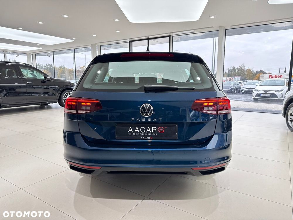 Volkswagen Passat - 4