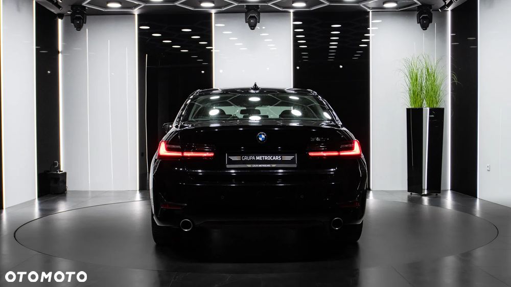 BMW Seria 3 320i - 6