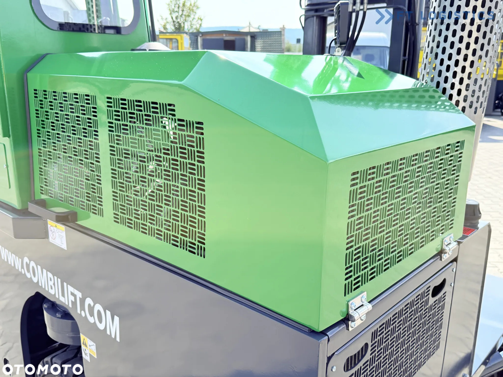 Combilift C2500 / GAS / TRIPLEX 4900MM / WOLNY SKOK /JEDYNE 2446 MOTOGODZIN /  POZYCJONER WIDEŁ / PEŁNA KABINA / STAN IDEALNY / Szeroka oferta wózków czterokierunkowych i bocznych, dopasowanych do różnorodnych potrzeb i zastosowań - 40