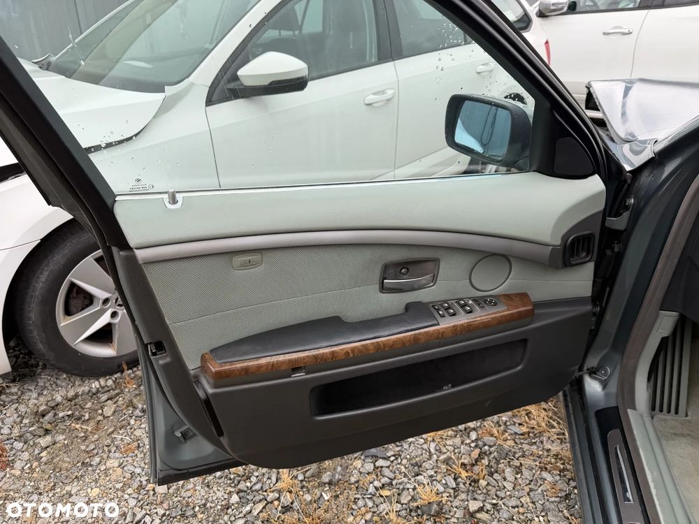 BMW Seria 7 745i - 13