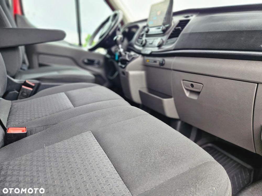 Ford Transit Kombi L2H3 Limited - 33