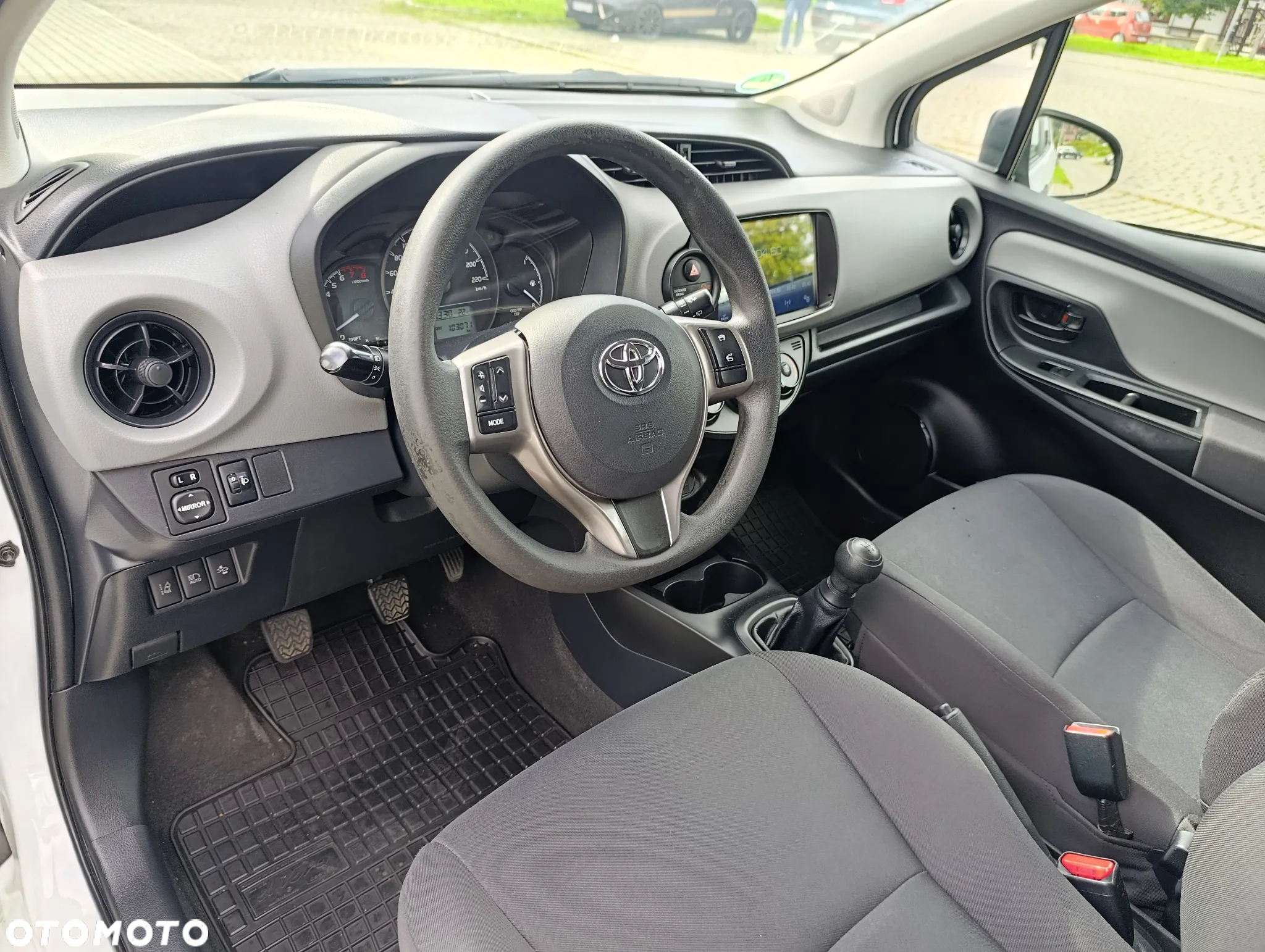 Toyota Yaris 1.0 Premium - 13