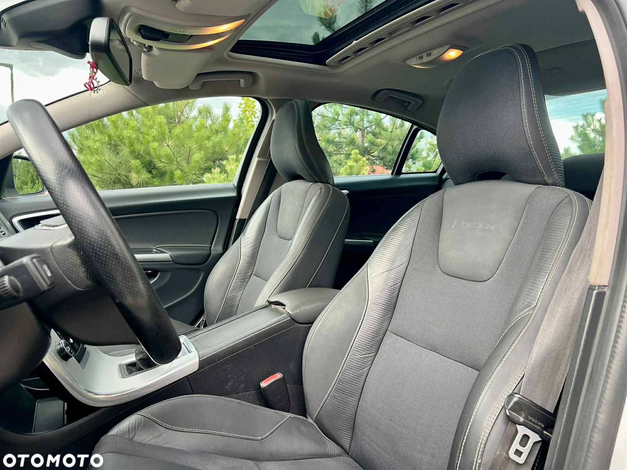 Volvo S60 D5 R-Design - 10