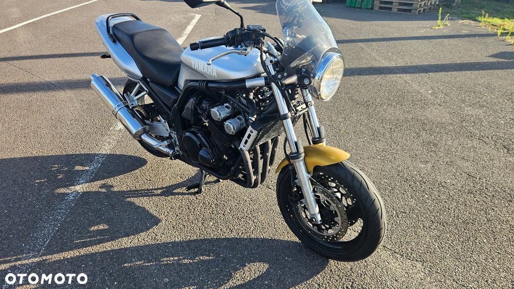 Yamaha FZS - 4