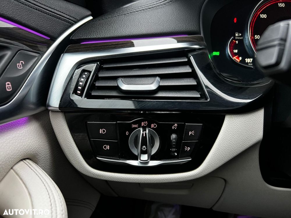 BMW Seria 5 520d xDrive AT - 28