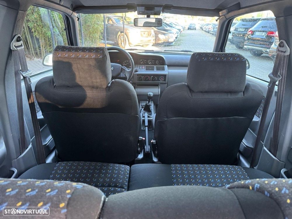 Renault Clio 1.8 16V - 12