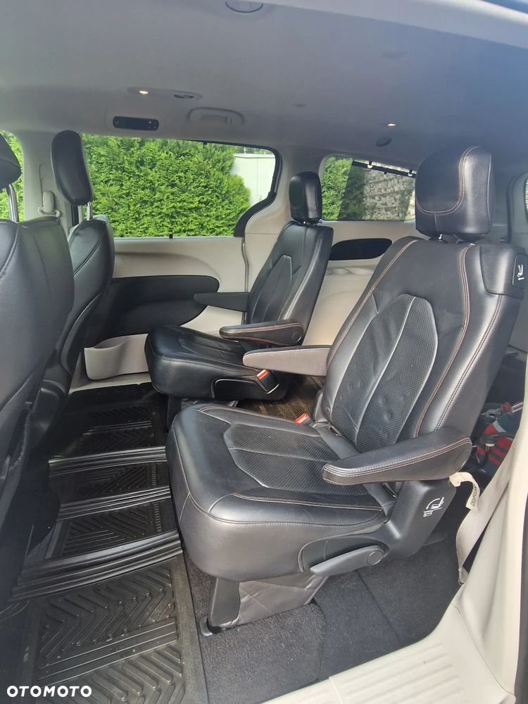 Chrysler Pacifica - 20