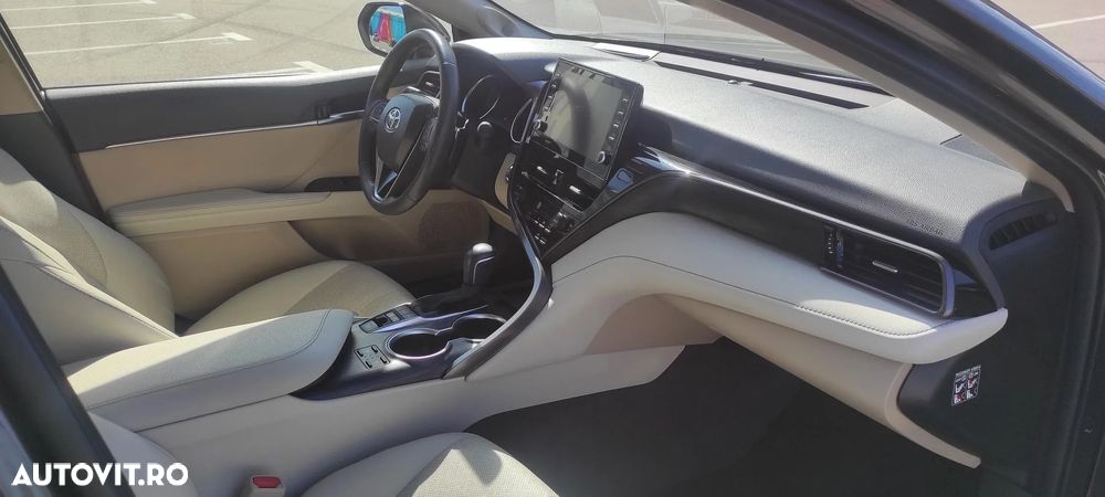 Toyota Camry 2.5 Exclusive - 12