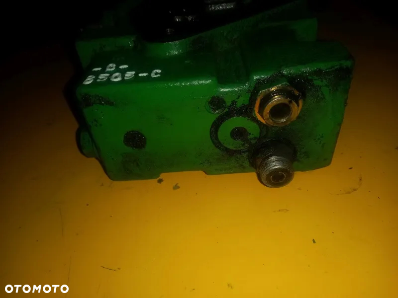 Blok zawór priorytetowy pierwszeństwa John Deere 6620 - 7