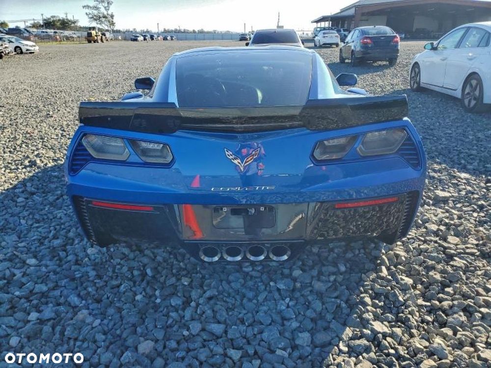 Chevrolet Corvette - 4