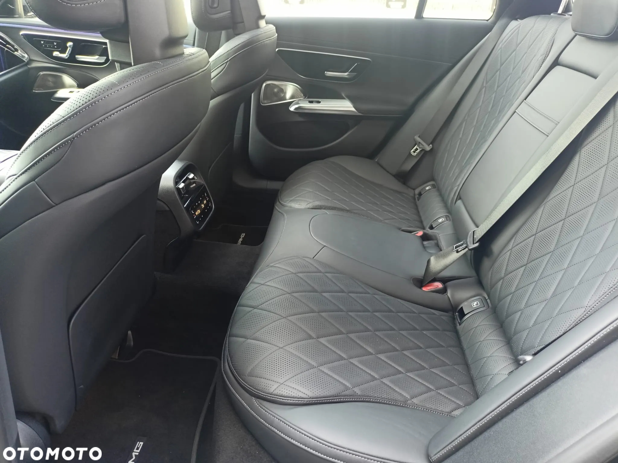 Mercedes-Benz Klasa E 300 PHEV AMG 9G-Tronic - 32
