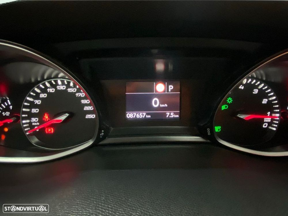 Peugeot 308 1.2 PureTech Allure EAT8 - 13