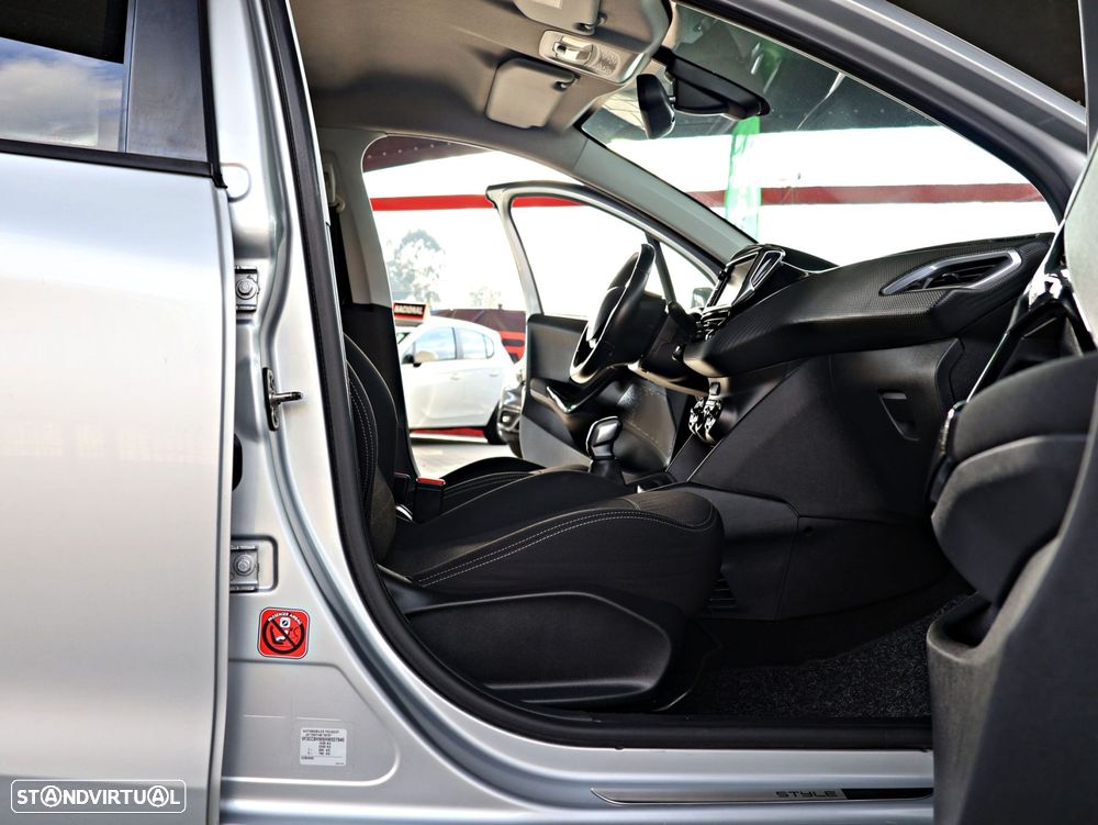 Peugeot 208 1.6 BlueHDi Style - 24