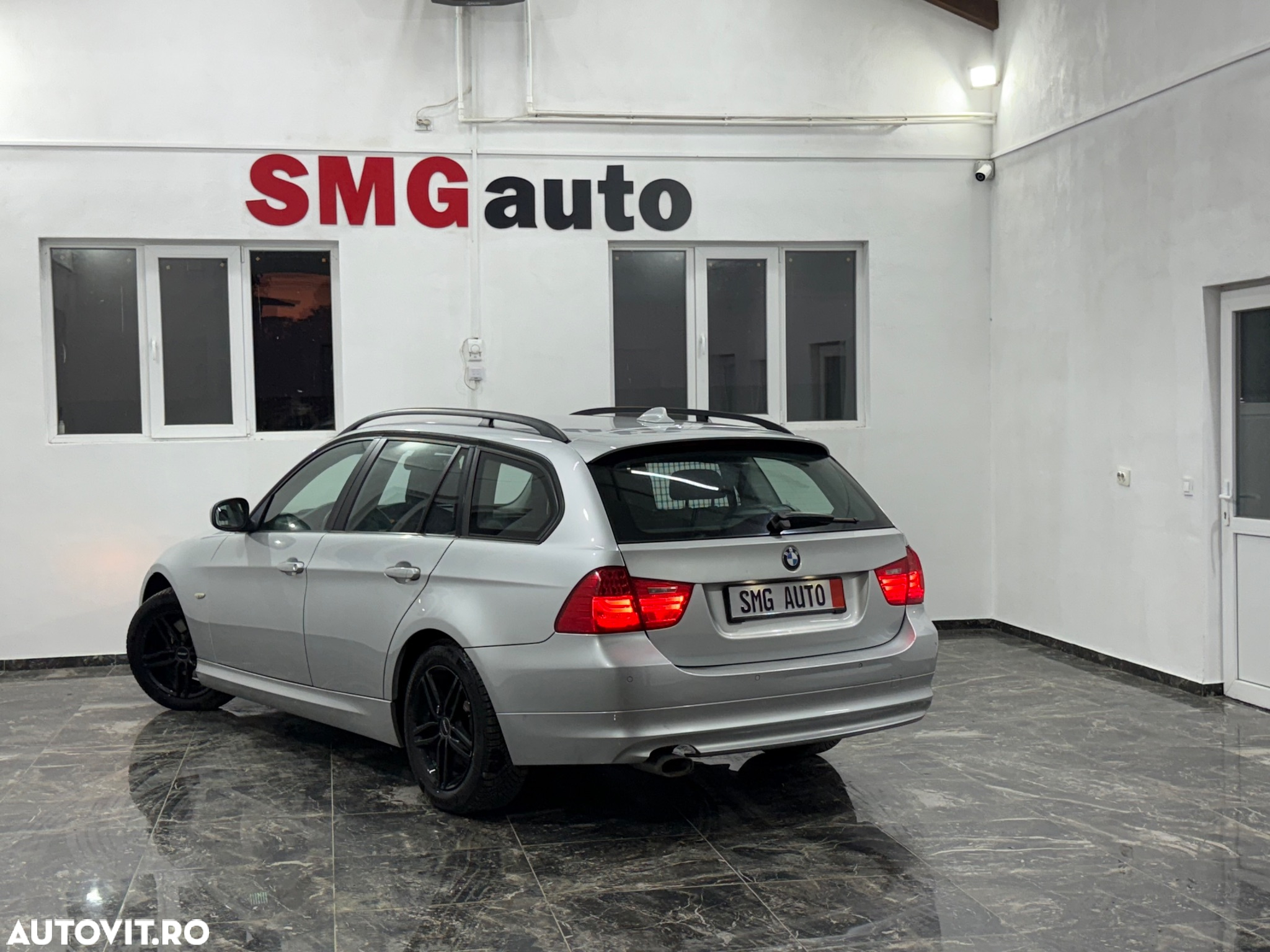 BMW Seria 3 320d DPF Touring Aut. - 4