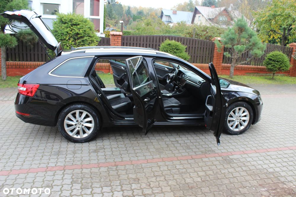 Skoda Superb 2.0 TDI DSG Premium Edition - 37