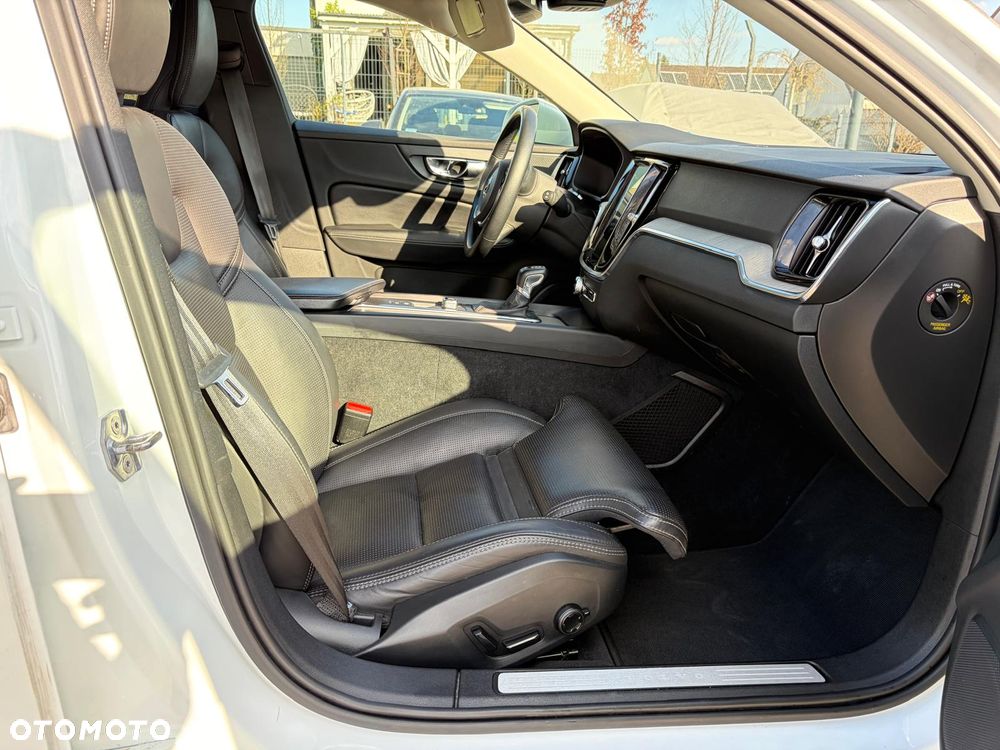 Volvo V60 Cross Country D4 AWD - 23