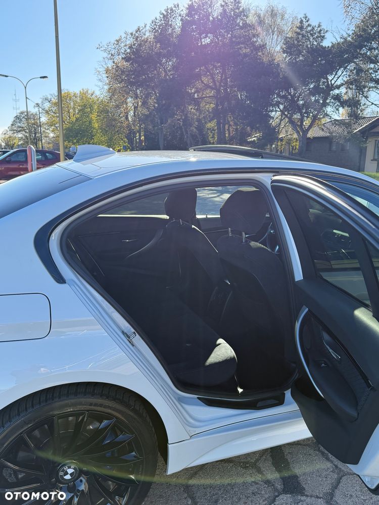 BMW Seria 3 320d Edition M Sport Shadow - 12