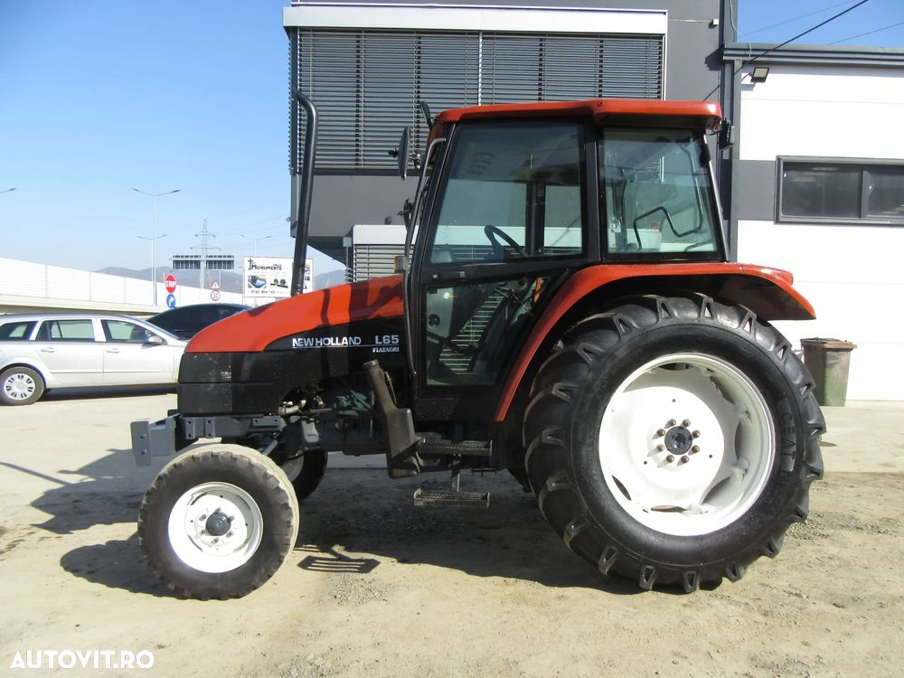 New Holland L65 - 10