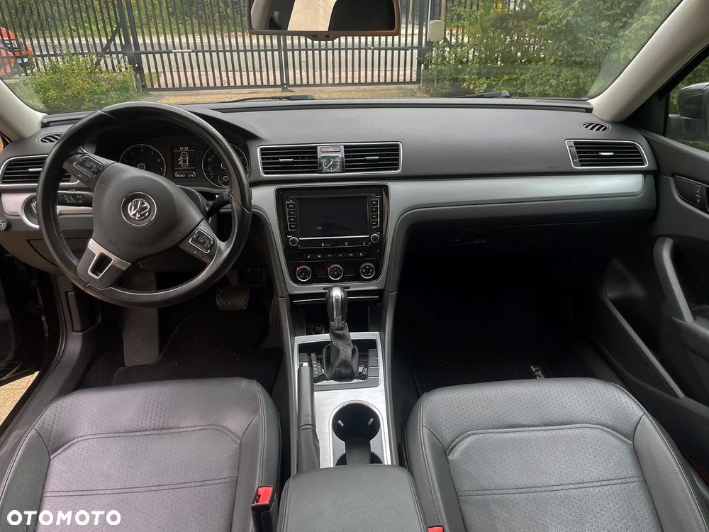 Volkswagen Passat - 11