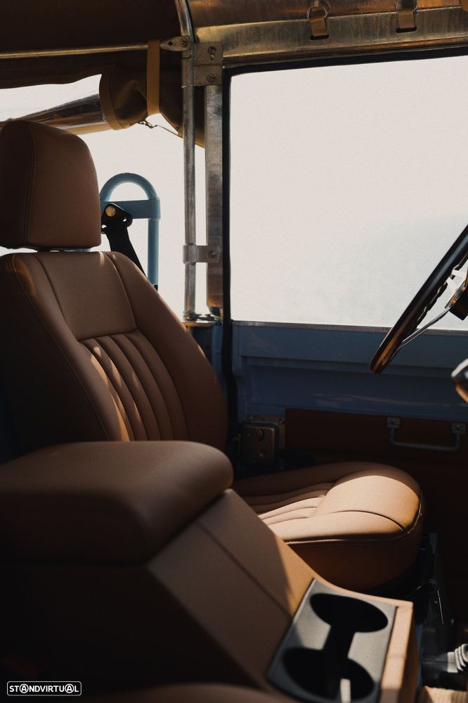 Land Rover Defender - 16