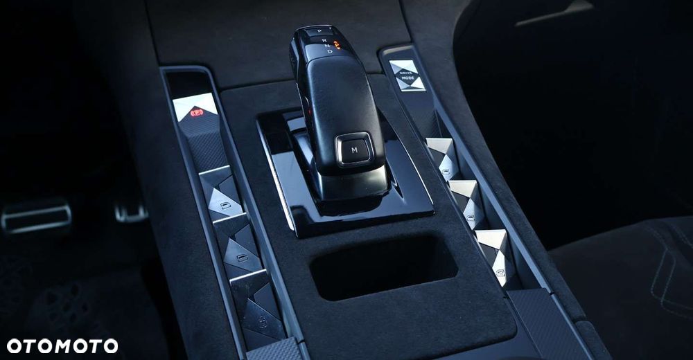 DS Automobiles DS 7 Crossback 2.0 BlueHDi Performance Line + - 34