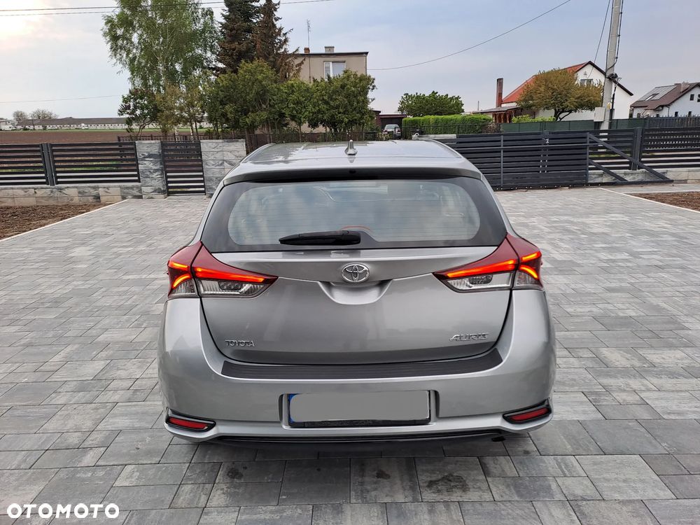 Toyota Auris - 13
