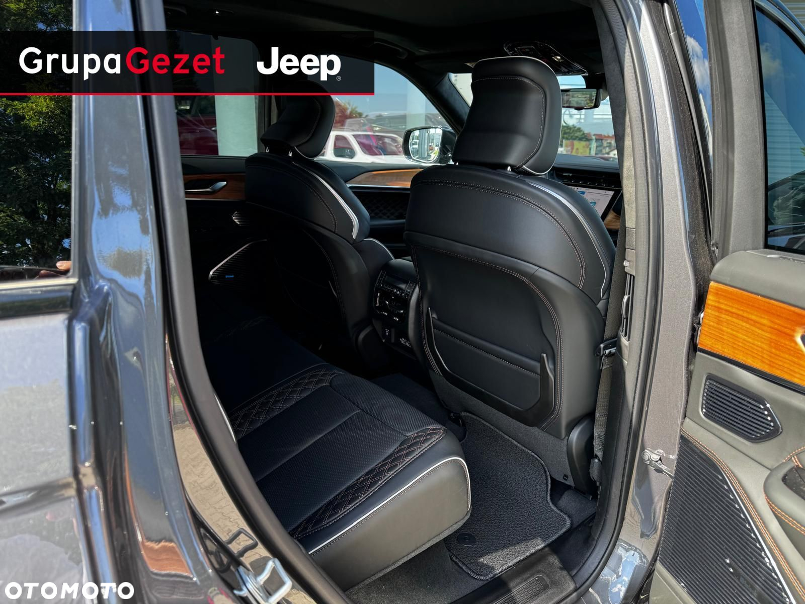 Jeep Grand Cherokee - 17