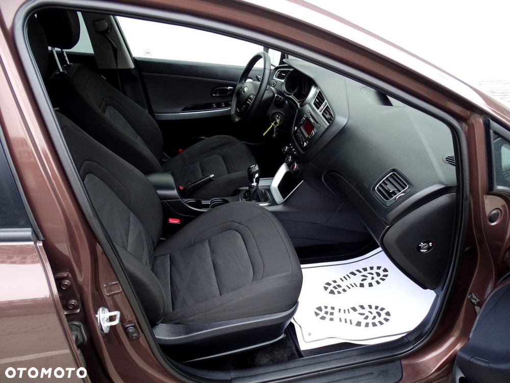 Kia Ceed 1.6 GDI Dream Team Edition - 12