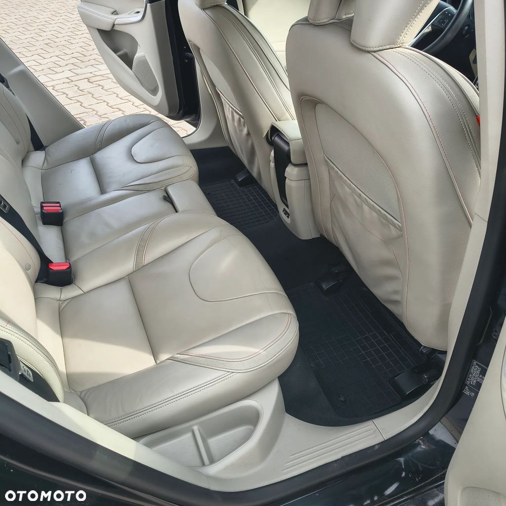 Volvo V40 D2 Drive-E Ocean Race - 11