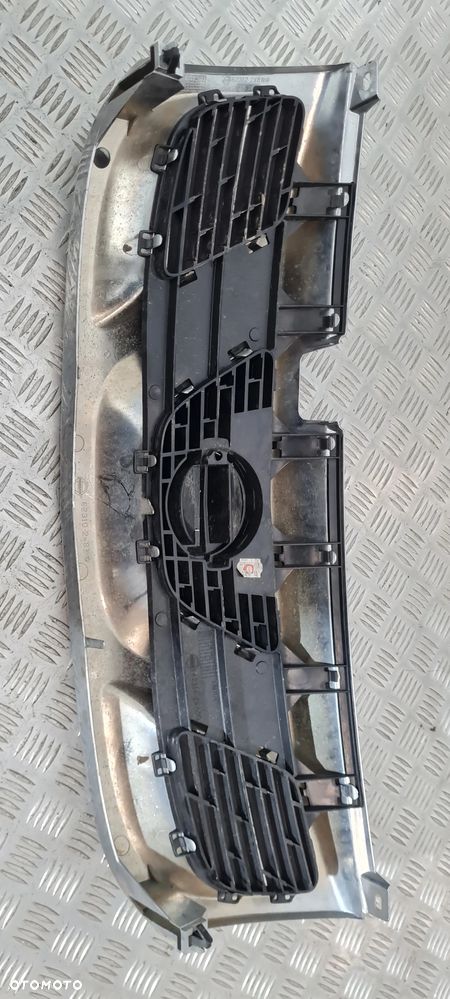 Nissan Terrano II Grill Atrapa - 6